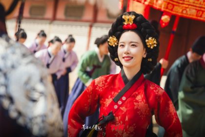 bon-appetit-your-majesty-still