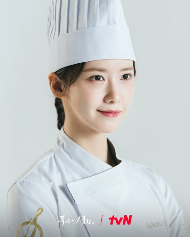 bon-appetit-your-majesty2
