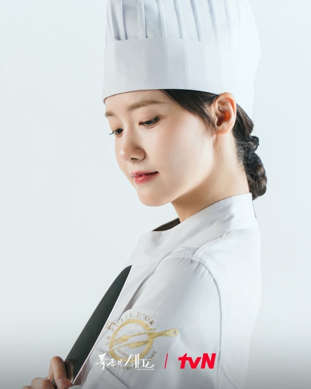bon-appetit-your-majesty3