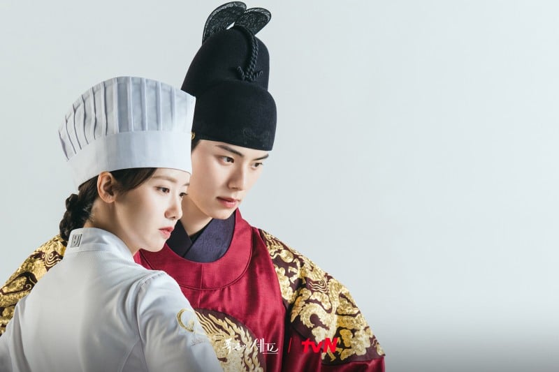 bon-appetit-your-majesty5