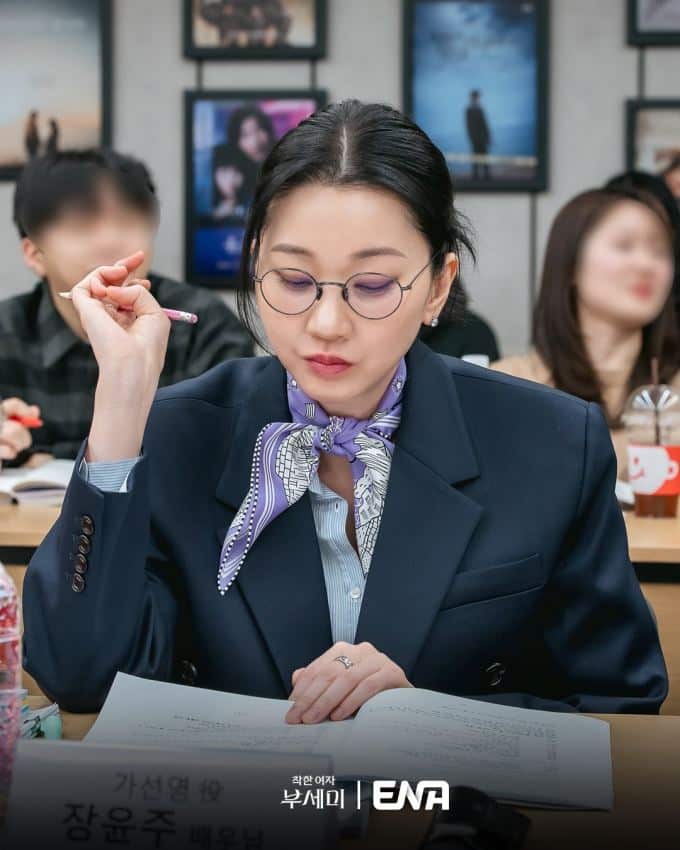 Jang Yoon-ju,