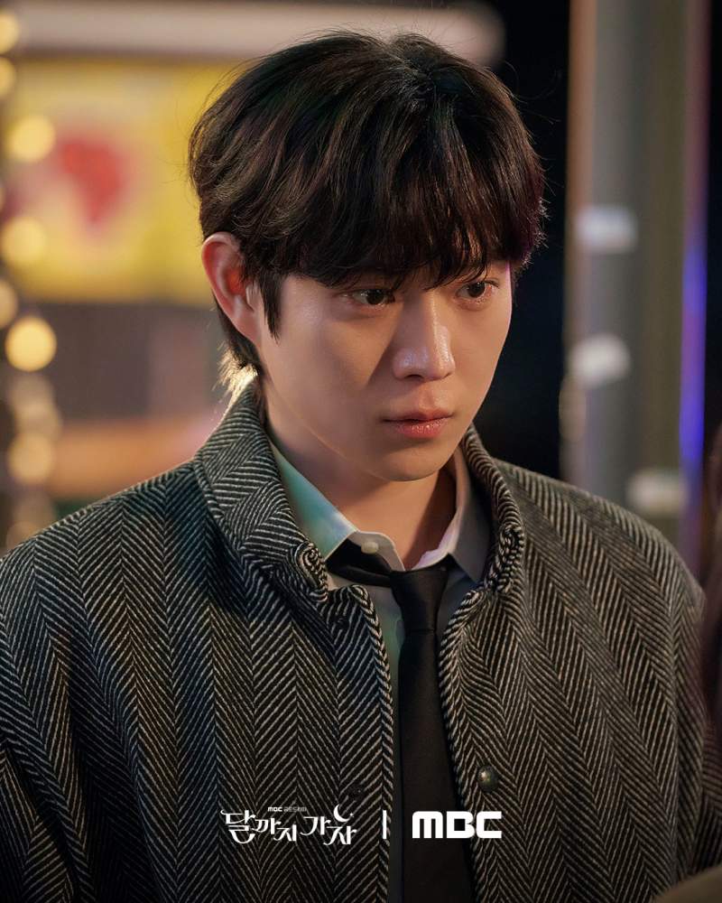 to-the-moon-kim-young-dae