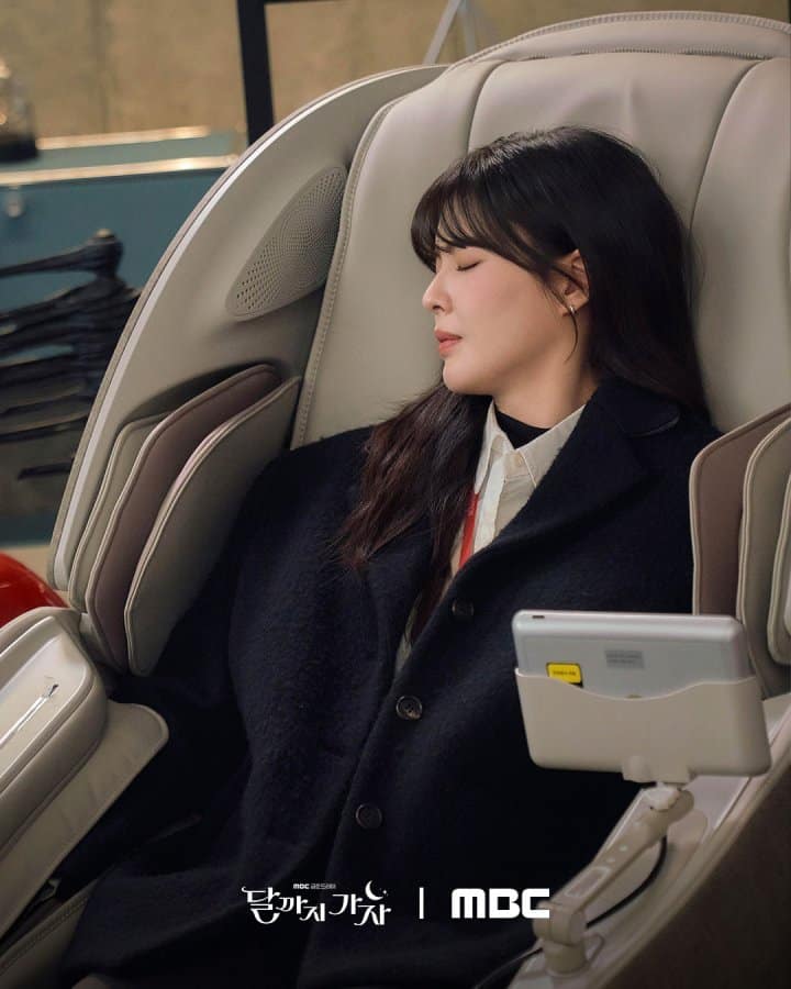 to-the-moon-lee-sun-bin