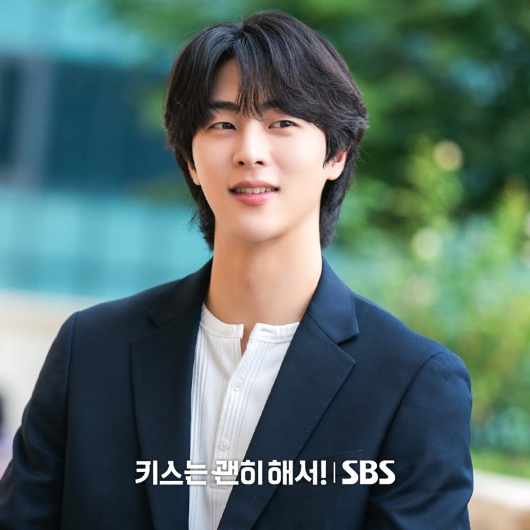 kim-mu-jun-dynamite-kiss2