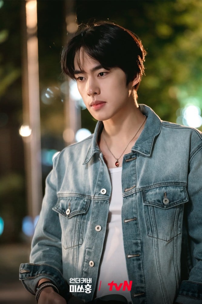 Undercover-Miss-Hong-cho-han-gyeol