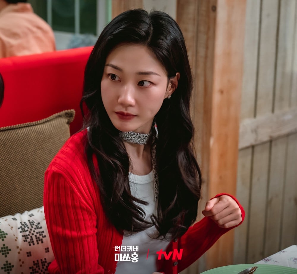 undercover-ms-hong-ha-yun-kyung3