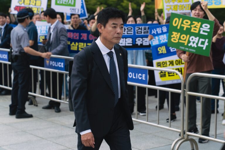 Bloody-Flower-sung-dong-il-21