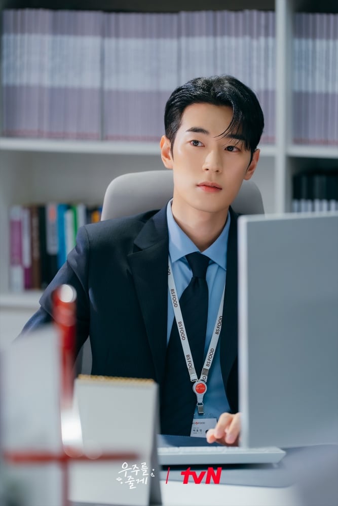 park-seo-ham-our-universe3