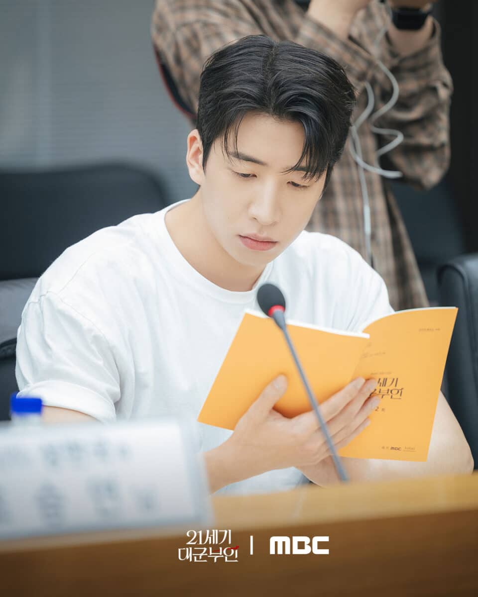 perfect-crown-script-reading10