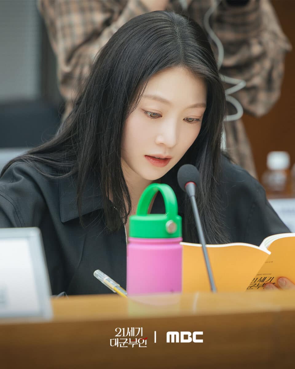 perfect-crown-script-reading9