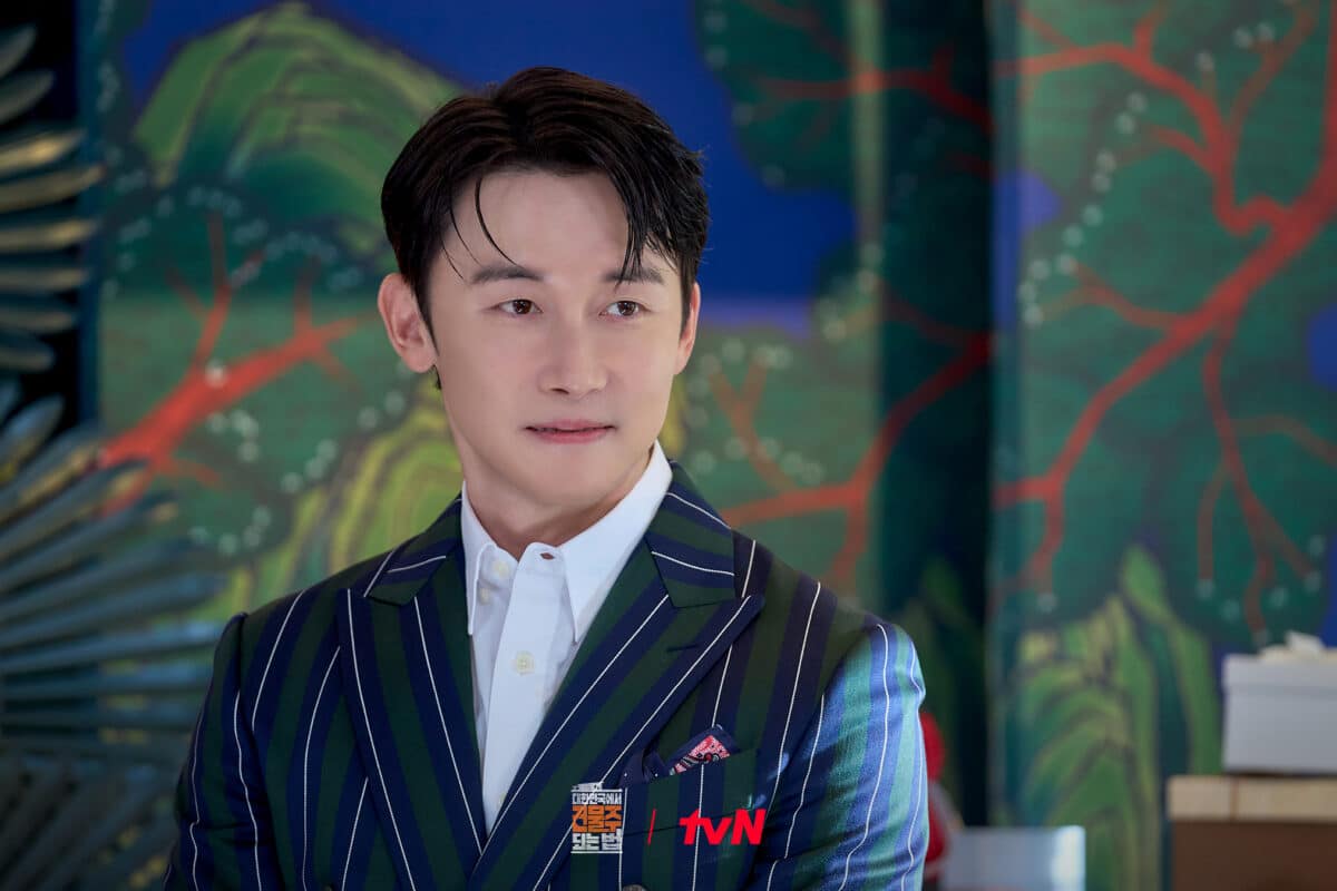 mad-concrete-dreams-5