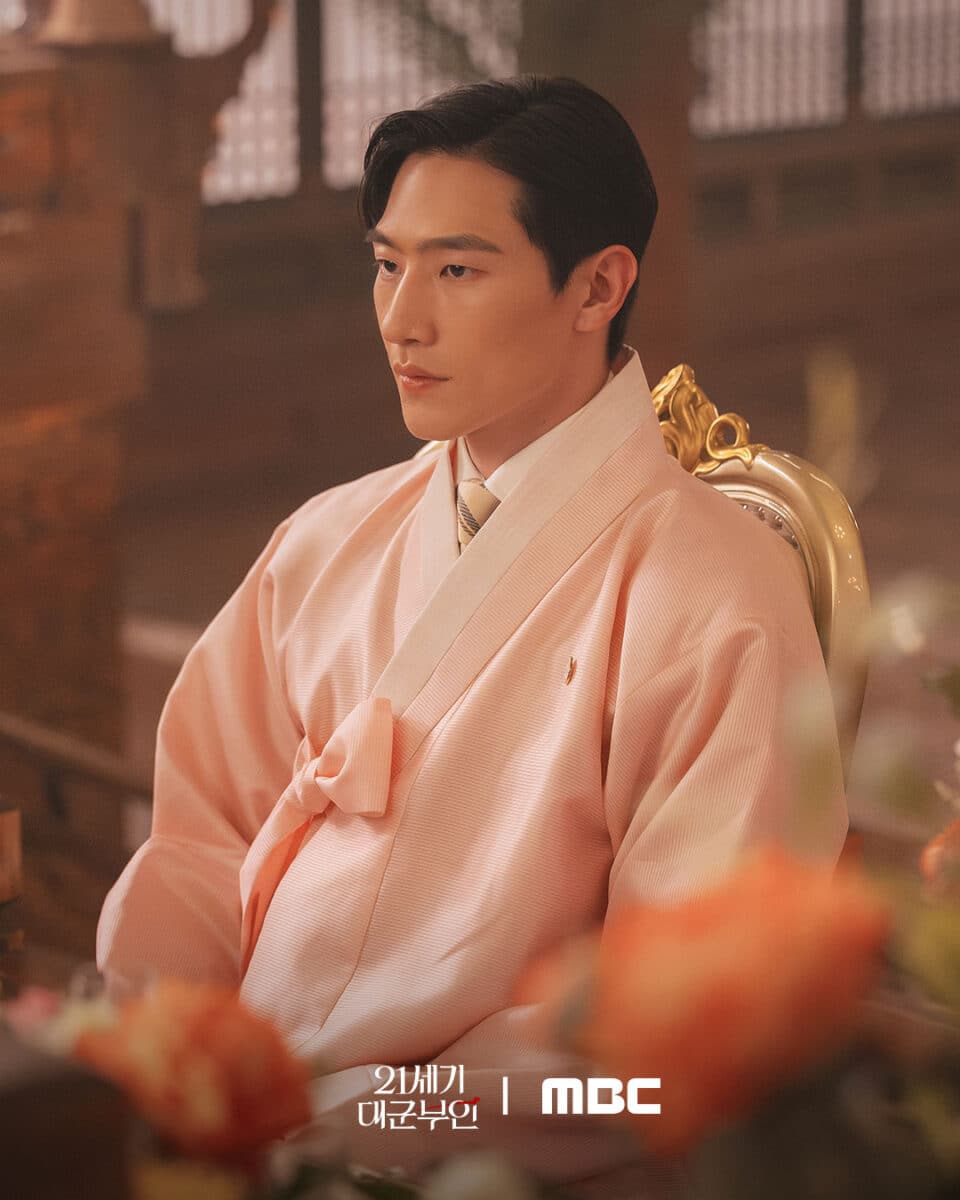 perfect-crown-drama1