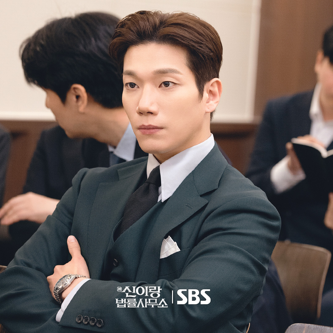 phantom-lawyer-kim-kyung-nam2