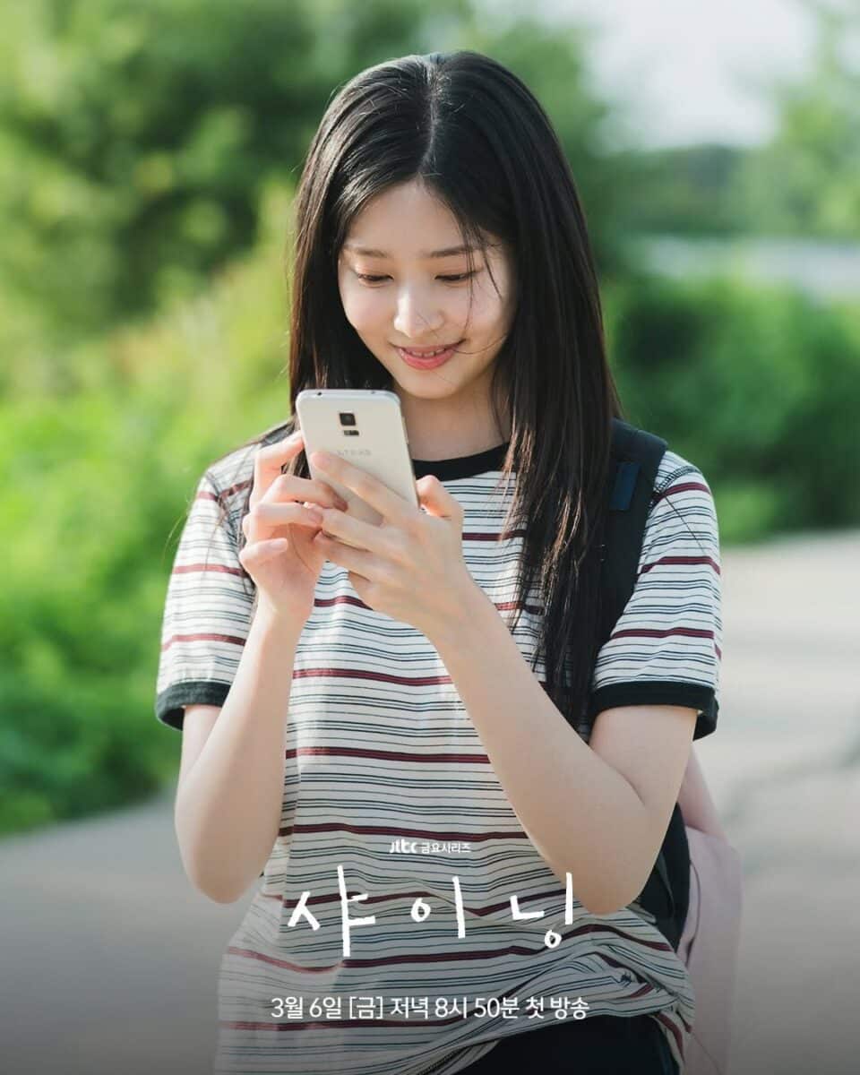 shining-kim-min-ju-2