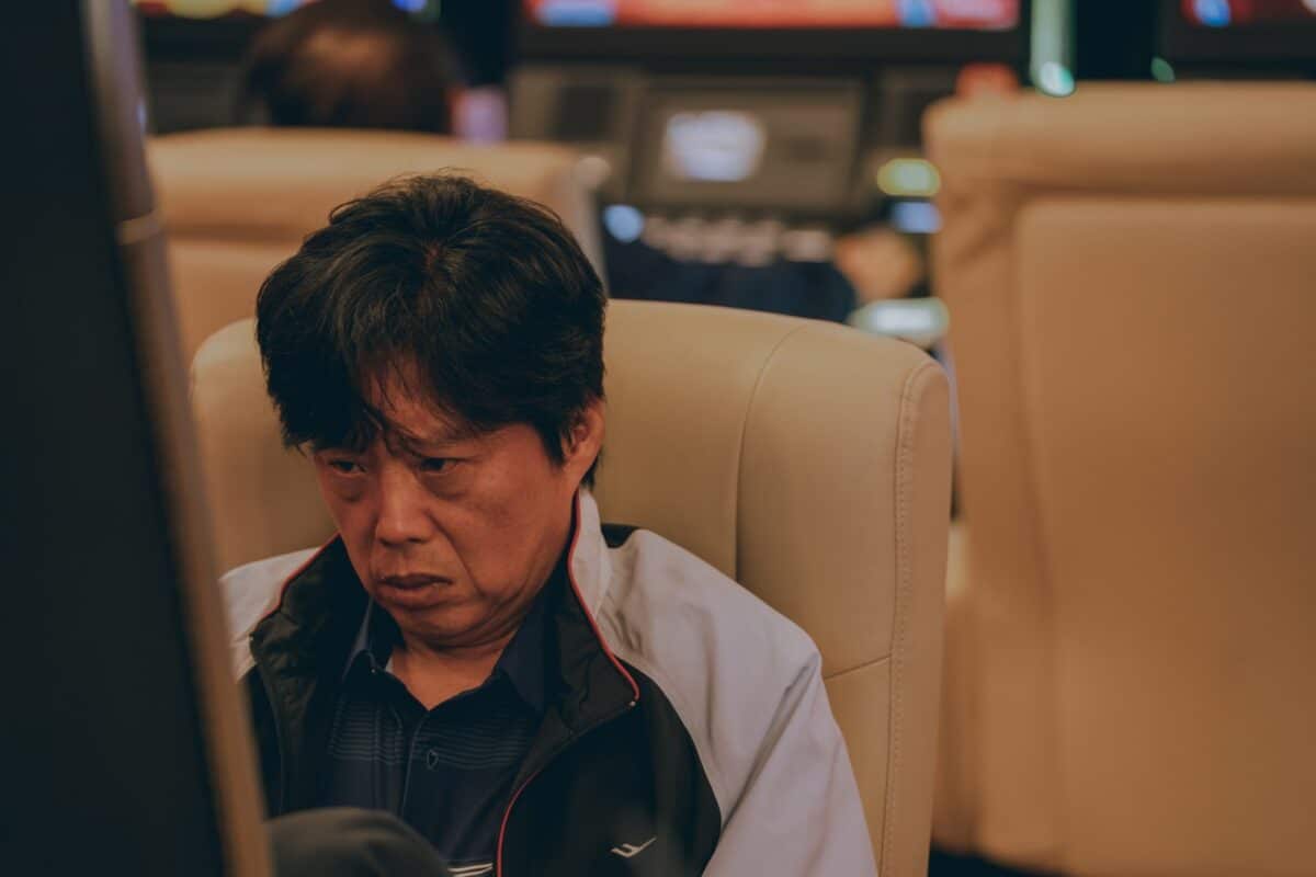 gold-land-kim-hee-won