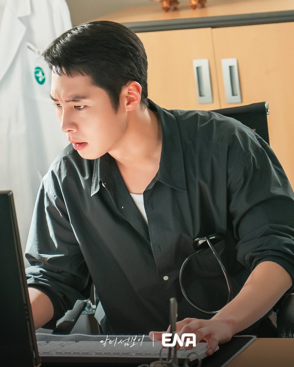 doctor-on-the-edge-lee-jae-wook3